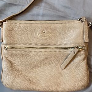 Kate Spade cross body purse. Tan and gold.